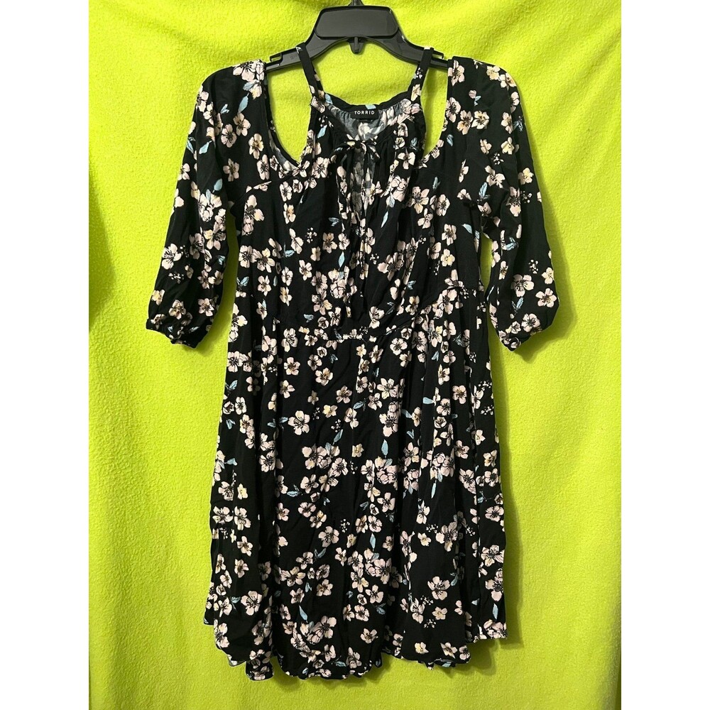 Torrid Plus Floral Cold Shoulder Dress 1x Boho Flower Black Mini High Neck